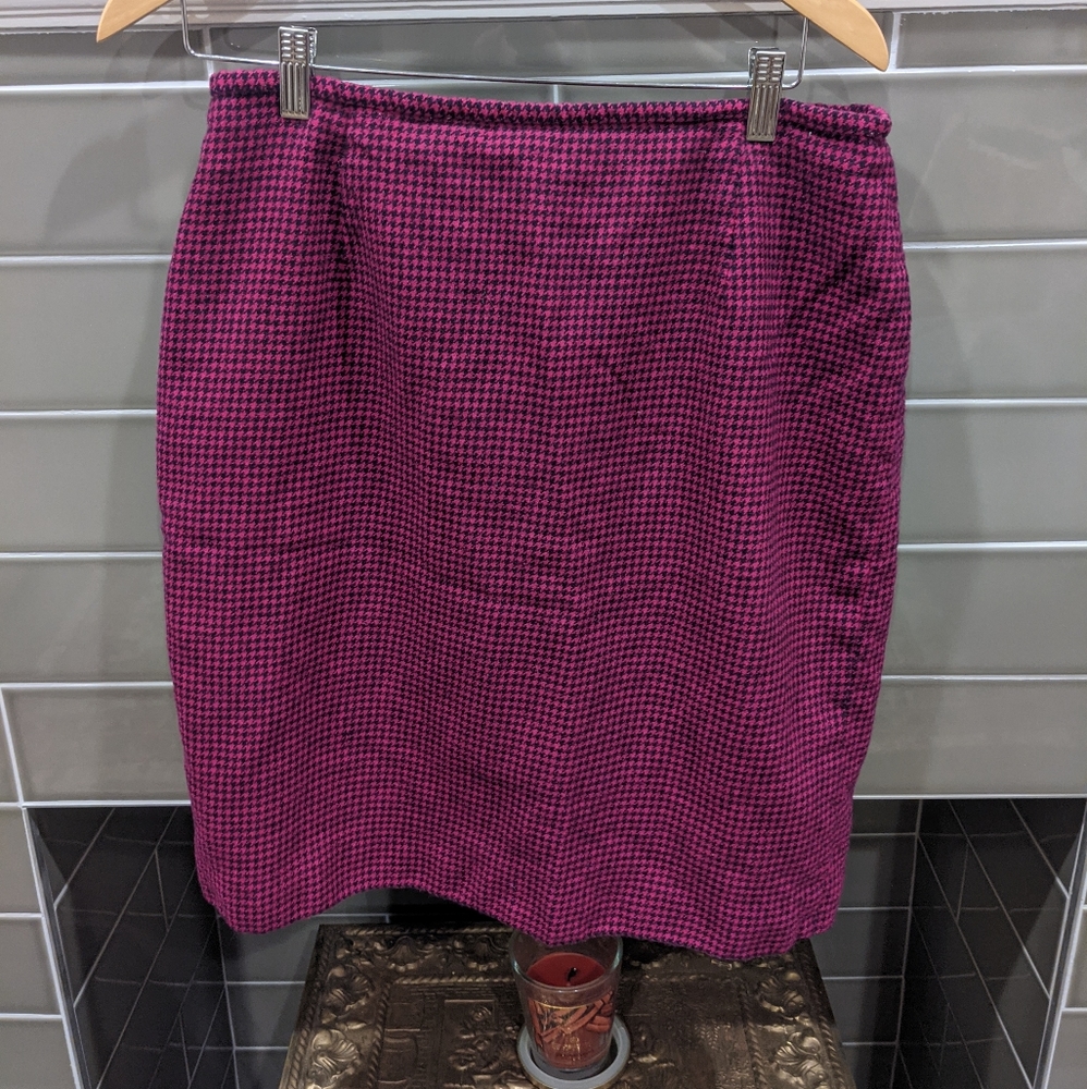 Wool houndstooth skirt, black and pink